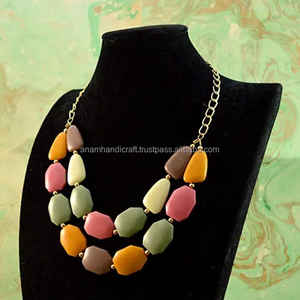 Collier de perles de résine personnalisé de luxe fabriqué à la main de qualité supérieure poli magnifique collier artisanal de perles de résine de mode pour les femmes - Product Image 5