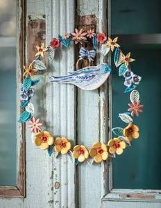 Corona Floral Metálica Hecha a Mano con Decoración de Pájaros, Estilo Rústico, Decoración de Pared sin Iluminación, Paquete Individual - Product Image 1