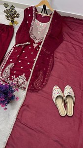 Traje Anarkali de terciopelo bordado color granate para mujer, vestido tradicional indio pakistaní para boda, largo hasta el suelo, corte holgado - Product Image 4