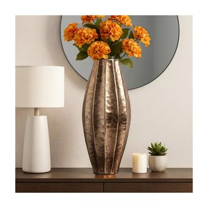 Vase de sol en laiton fait main Desert Bloom avec texture côtelée, finition dorée moderne, 27 pouces de hauteur, pièce d'art décorative - Product Image 2