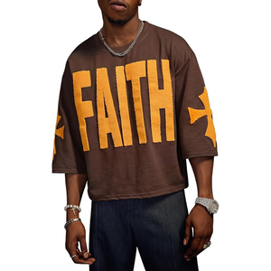 Camiseta Oversize para Hombre con Estampado Flocado 'Faith', Estilo Urbano, de Algodón Marrón, Cuello Redondo, Manga Corta, Diseño Gráfico - Product Image 1