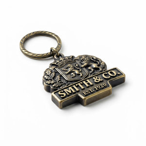 Porte-clés en métal 3D personnalisés avec logo en relief sculpté et finition antique pour souvenirs, collections de détail et commandes en gros - Product Image 1