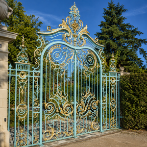 Puerta de entrada de hierro forjado en turquesa y oro con diseño de volutas reales, puerta principal decorativa de metal premium para villa o mansión. - Product Image 2