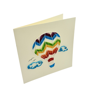 Tarjeta colorida con diseño de globo aerostático, nubes y pájaros, tarjeta de felicitación artística hecha a mano para coleccionistas, tarjeta de quilling - Product Image 3