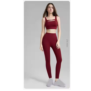 Soutien-gorge de sport et pantalon taille haute tendance pour femmes, pour le yoga, la gym et l'entraînement. Conception respirante. Couleur unie, coupe ajustée. - Product Image 1
