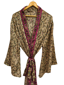 Robe longue kimono en soie Bridel, patchwork, pour couvrir le bikini, vêtement de nuit, kimono en sari indien vintage recyclé fait main - Product Image 1