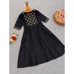 เย็บปักถักร้อยเรยอนหนึ่งชิ้นสีดำอันนาลกาลี - Product Image 5