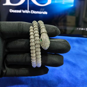 Bracelet manchette serpent en or 14 carats certifié, serti de diamants et d'émeraudes, de luxe, tendance, cadeau de fiançailles - Product Image 1