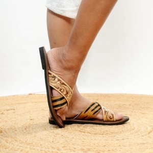 รองเท้าแตะหนังวัวแท้สำหรับผู้หญิงดีไซน์วินเทจคุณภาพสูงสำหรับกลางแจ้ง - Product Image 2