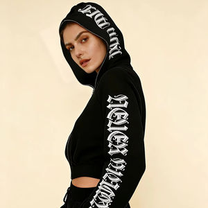 เสื้อฮู้ดครอปสีดำประดับเพชรแบบสั่งทำสำหรับผู้หญิง พร้อมตัวอักษรแบบสั่งทำบนแขนเสื้อ ดีไซน์โอเวอร์ไซส์ สไตล์สตรีทแวร์ ผ้าฝ้าย 100% แห้งเร็ว - Product Image 5