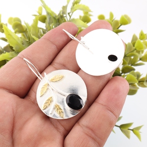 Pendientes de Plata de Ley 925 con Diseño de Hoja Dorada Redonda y Ónix Negro, Novedad 2026, para Mujer - Product Image 1