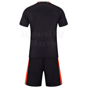 Uniformes de fútbol personalizables disponibles para pedidos al por mayor. Varios tamaños, colores y estilos para combinar con las preferencias del equipo y del jugador. - Product Image 2