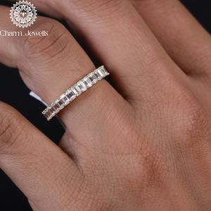 Anillo de compromiso y eternidad de plata con moissanita talla cojín, engaste de puntas, estilo clásico, unisex, certificado IGI de Charm Jewells - Product Image 3