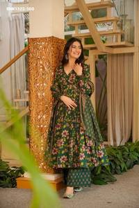 Colección de Kurti-Plazzo y Dupatta Anarkali de Algodón y Seda de Primera Calidad con Estampado Digital, a Precio de Mayoreo - Product Image 3