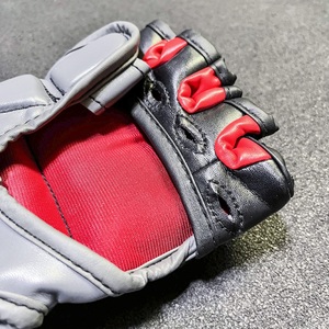 Gants d'entraînement MMA avancés avec design à demi-doigts et pouce fermé, poignées respirantes et légères, unisexe - Product Image 5
