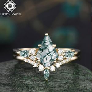 Bague de fiançailles classique pour femme en argent plaqué or avec moissanite taille coussin certifiée IGI, sertie à griffes, 3g - Product Image 2