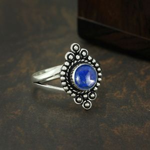 Bague vintage en argent sterling oxydé avec serti clos et pierre précieuse ronde en lapis-lazuli pour femme - Product Image 3