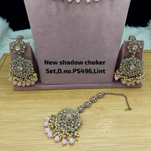 Parure de collier ras-du-cou, boucles d'oreilles et Maang Tikka de luxe, vintage, en cuivre plaqué or, avec perles et imitation Kundan, pour fiançailles et mariage - Product Image 2