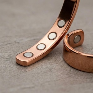 Brazalete Magnético de Cobre para Alivio del Dolor, Brazalete Magnético de Cobre Unisex, Diseño Abierto Pulido, Forma Circular - Product Image 1