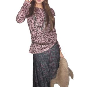 Camiseta Corta de Manga Larga con Estampado de Leopardo Marrón para Mujer, Cuello Redondo, Ajustada, Estilo Casual Urbano, Fabricante OEM Personalizado - Product Image 3