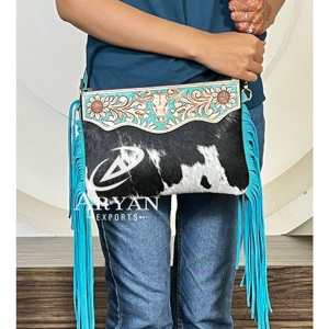 กระเป๋าหนังวัวแท้ลายดอกไม้ประดับพู่ห้อยสะพายไหล่ทรงสวยทันสมัยปี 2026 ขายดี - Product Image 1