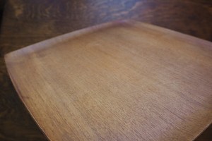 Plato de servir redondo de madera de acacia personalizado para el hogar y restaurantes. - Product Image 3