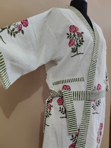 Bata Kimono de Algodón con Estampado Artesanal Floral Jaipuri, Cuello en V, Midi, Ajuste Holgado, Bolsillos, Cinturón a Rayas, para Spa, Hotel, Resort, Venta al por Mayor, Set de Regalo - Product Image 4