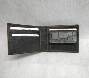 กระเป๋าสตางค์หนังแท้แบบพับสองตอนทรงบาง รุ่นโครโค สำหรับผู้ชาย ใส่เหรียญ ใส่บัตรเครดิต ช่องใส่ธนบัตร ขายส่งจากโรงงานโดยตรง - Product Image 2
