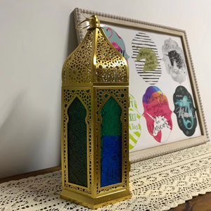 โคมไฟรอมฎอนดีไซน์ใหม่ โคมไฟโลหะรูปหกเหลี่ยม ตกแต่งเทศกาล พร้อมกระจกหลากสี - Product Image 3