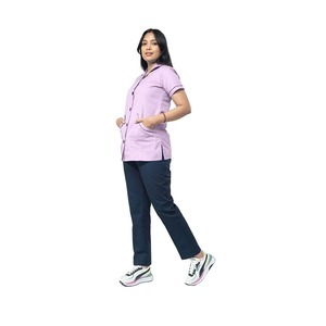 เสื้อสครับสีลาเวนเดอร์สำหรับผู้หญิง แขนสั้น คอวี มีกระเป๋า ชุดยูนิฟอร์มโรงพยาบาล ผ้าทอผสมฝ้ายและโพลีเอสเตอร์ - Product Image 4