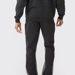 Ensemble de survêtement pour homme avec sweat-shirt à capuche imprimé graphique et pantalon de jogging noir orné de strass, streetwear de luxe en deux pièces - Product Image 5