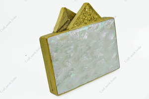 Pochette de soirée de luxe artisanale en laiton incrusté de nacre indienne, sac de créateur pour femme, idéal pour les mariages et les fêtes - Product Image 2