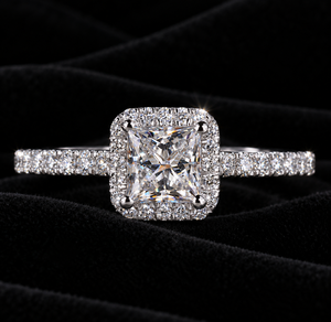 Anillo de Lujo de Plata de Ley S925 con Moissanita VVS, Corte Princesa, Engaste de Cuatro Garras, Anillo Exclusivo de Compromiso y Boda para Mujer - Product Image 1