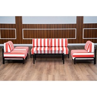 Ensemble de canapés d'extérieur modernes en acier avec coussins rayés rouge et blanc, mobilier de jardin contemporain, sièges durables pour patio
