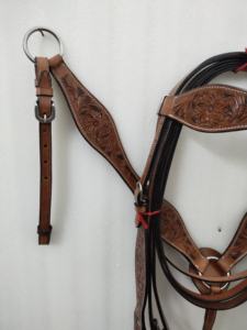 Ensemble d'équipement d'équitation western en cuir repoussé : têtière, collier de poitrée et rênes pour le rodéo et le ranch - Product Image 2