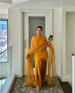 Nouvel ensemble Salwar Kameez 3 pièces moderne pour femme, décontracté, séchage rapide, toutes saisons, pour fêtes, en soie Farshi brodée à la main - Product Image 2