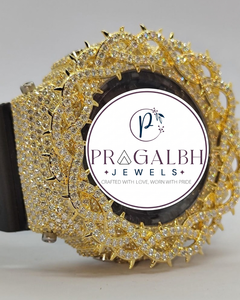 Montre Hip Hop pour Homme en Acier Inoxydable Doré avec Lunette Sertie de Diamants et Bracelet en Caoutchouc - Product Image 6