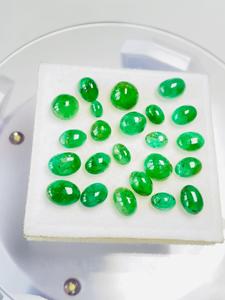 Esmeralda Zambiana Natural, Corte Oval Cabochón, 20.55 Ct, Certificada por IGI, Color Verde Atractivo, Brillo Fino, Calidad de Colección - Product Image 2