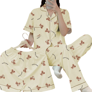 Conjunto de Pijama de Satén Amarillo para Mujer, 3 Piezas, Estampado de Osos de Dibujos Animados, Manga Corta, Cuello con Muescas, Pantalones Cortos con Cintura Elástica - Product Image 1