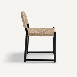 Chaise de salle à manger en rotin éco-responsable faite à la main, structure en osier naturel, dossier en canne, design avec pieds noirs - Product Image 3