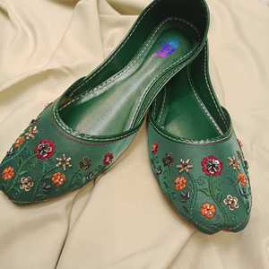 2026 New Designs Women Handmade <b>Khussa</b> Shoes Flat Embroidery Pakistani Indian Punjabi Wedding Comfortable Shoes For Women - Product Image 3