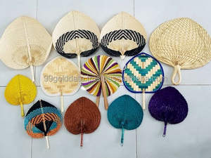 Handfan en bambou fait à la main au Vietnam avec de fines lamelles de bambou et papier coloré pour événements et affichage - Product Image 2