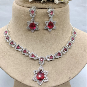 Ensemble de bijoux de mariée élégant et classique en strass rouge, boucles d'oreilles et collier en argent plaqué pour les mariages - Product Image 1