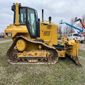 Topadora de orugas Caterpillar D6R amarilla con cuchilla hidráulica y componente central del motor - Product Image 6