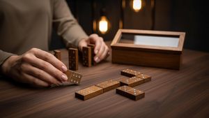 Ouble 6 omominoes IFT et 28 Tiles con Pinner in ooooden Ox ox - Product Image 6