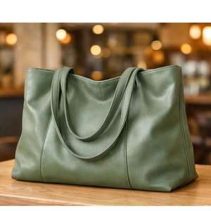 Este artículo parece ser un bolso cruzado beige, similar en estilo a los bolsos Zwei Mademoiselle. - Product Image 2