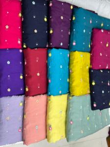 ผ้าปักลายชานเดรีสุดหรู สำหรับชุดฤดูหนาวแบบดั้งเดิม ชุดชาติพันธุ์สำหรับผู้หญิง ออกแบบโดยดีไซเนอร์ เหมาะสำหรับงานปาร์ตี้และงานแต่งงาน ยืดหยุ่นได้ ไม่ยับง่าย - Product Image 2