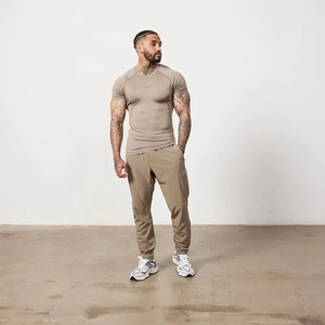 T-shirt de sport à manches courtes pour homme, coupe musclée, logo personnalisé, séchage rapide, hauts de sport, chemises de compression pour l'entraînement, polyester respirant - Product Image 4