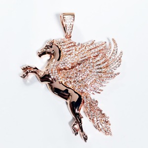 Pendentif Cheval en Argent Sterling 925 Plaqué Or HIP HOP avec Pierres de Moissanite Incrustées, Design Animalier, Breloques Diamantées - Product Image 3