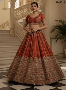 Rivaayat House presenta Lehenga Choli nupcial para mujer, bordado, con pedrería pesada, estampado digital y estampado en relieve, en stock. - Product Image 2